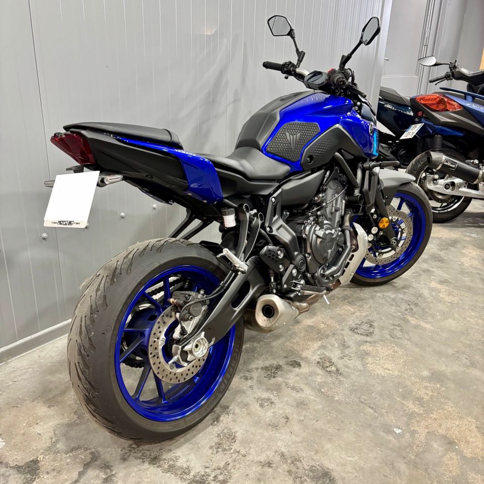 YAMAHA MT-07 6
