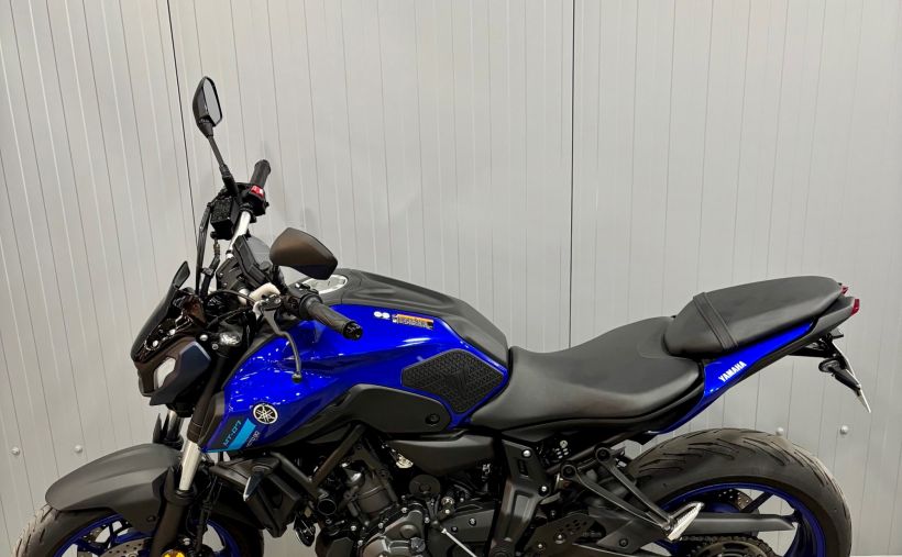 YAMAHA MT-07 9