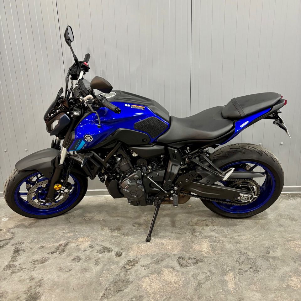 YAMAHA MT-07 9