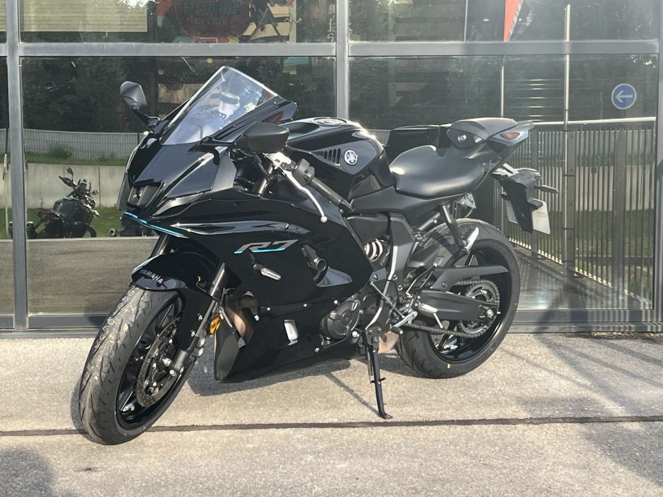 YAMAHA R7 0