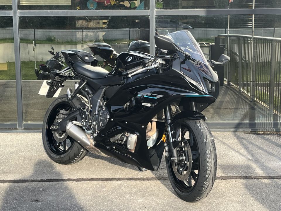 YAMAHA R7 1