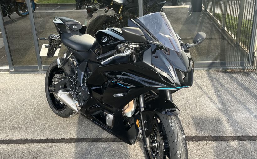 YAMAHA R7 2