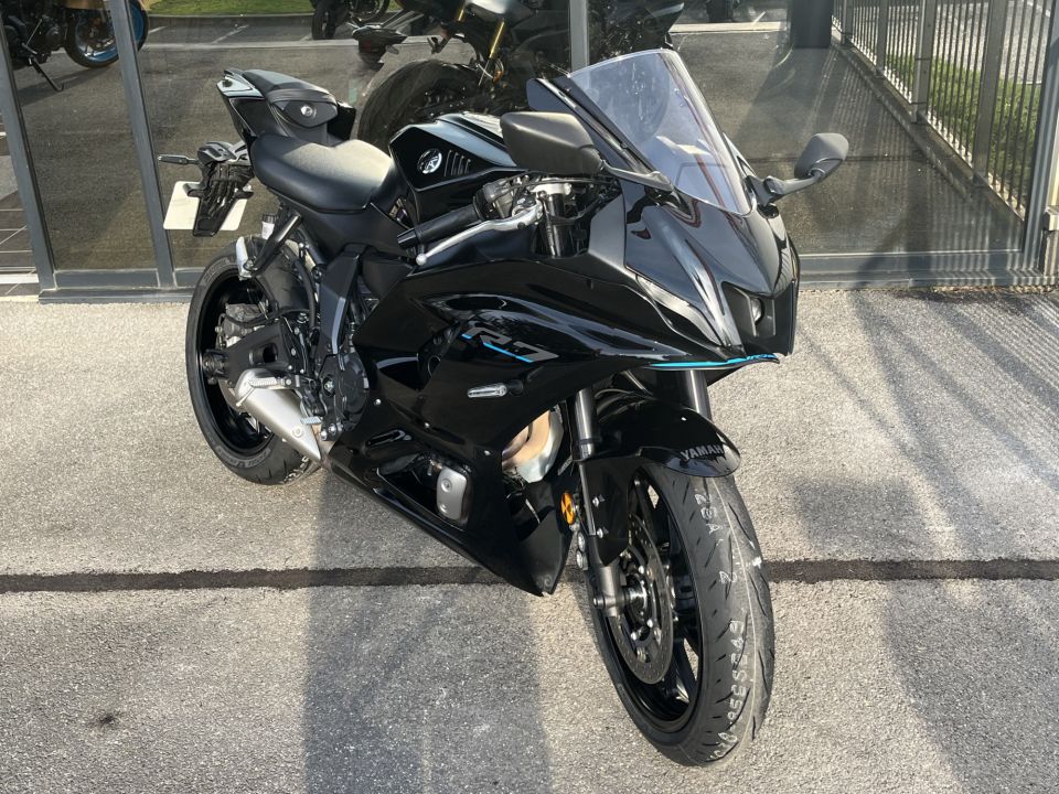 YAMAHA R7 2