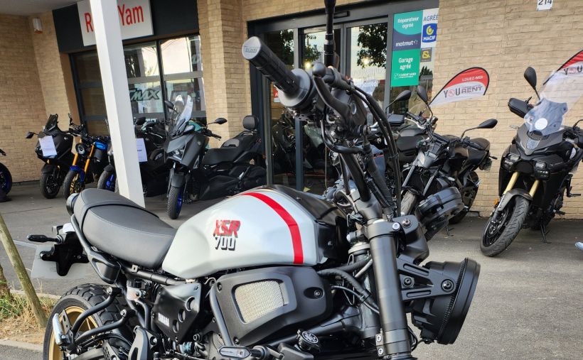 YAMAHA XSR 700 XTRIBUTE 0