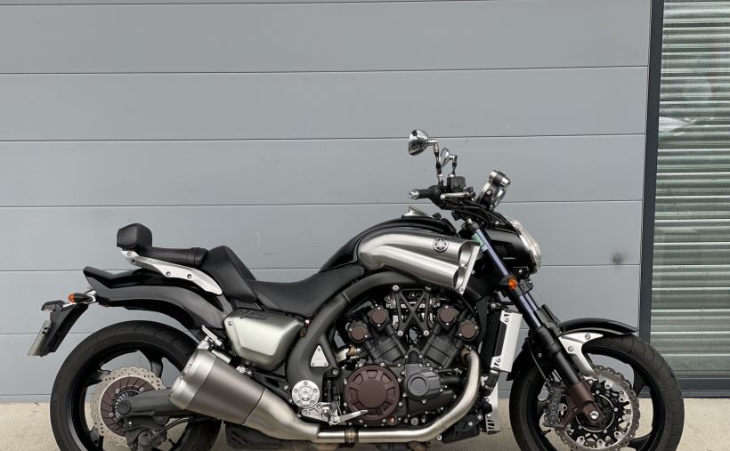 YAMAHA V-MAX 1700 0