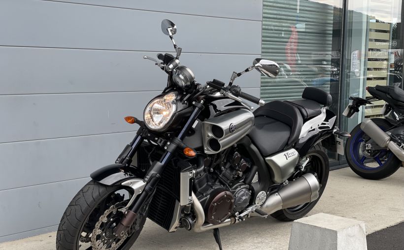 YAMAHA V-MAX 1700 4