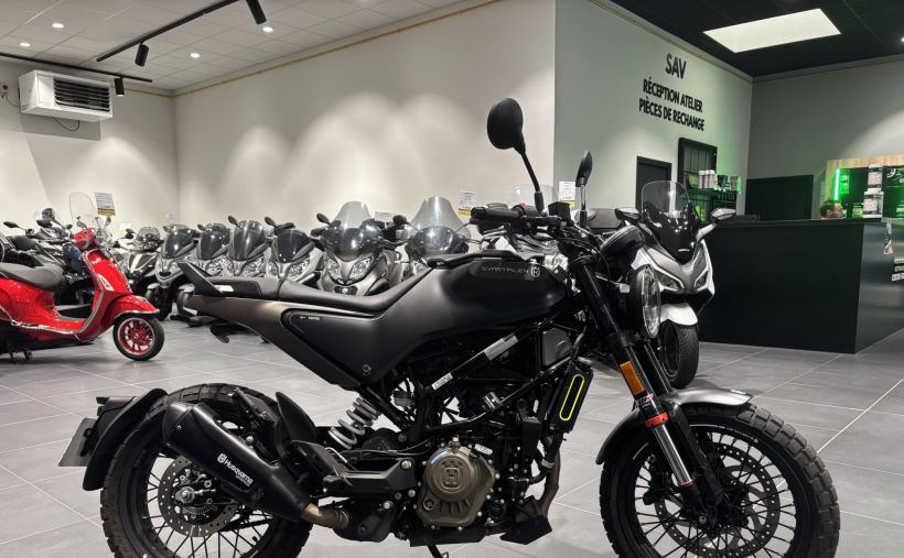 HUSQVARNA SVARTPILEN 125 ABS 1