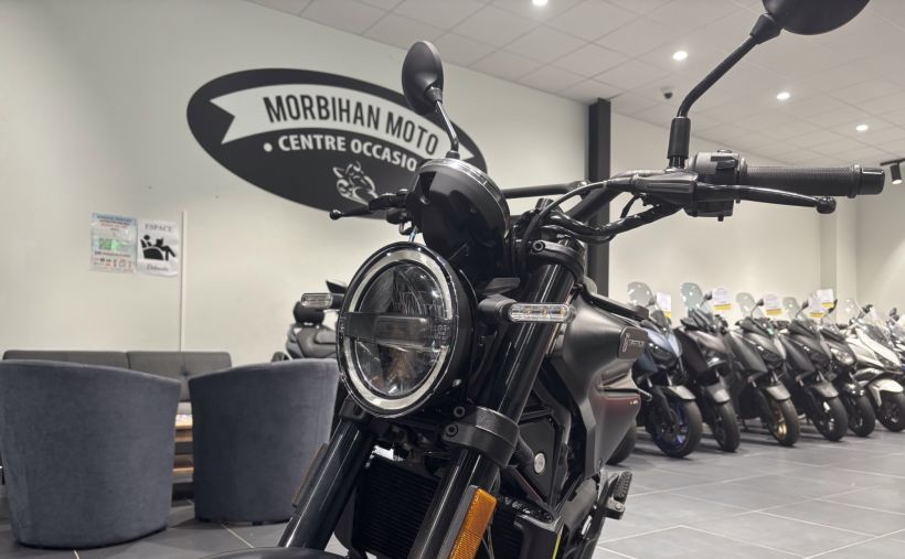 HUSQVARNA SVARTPILEN 125 ABS 4