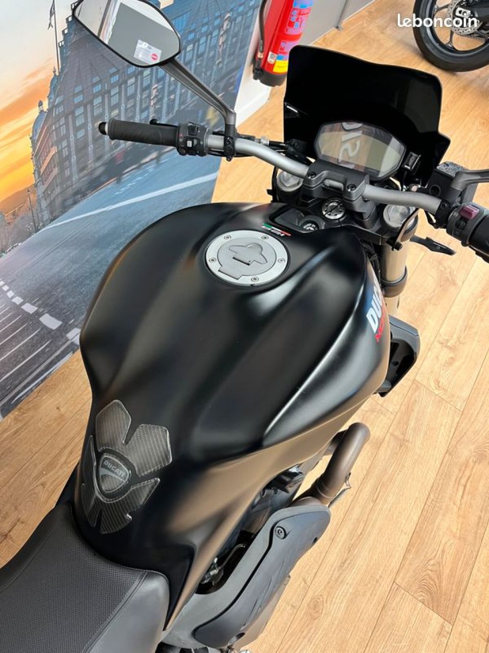 DUCATI MONSTER 821 2