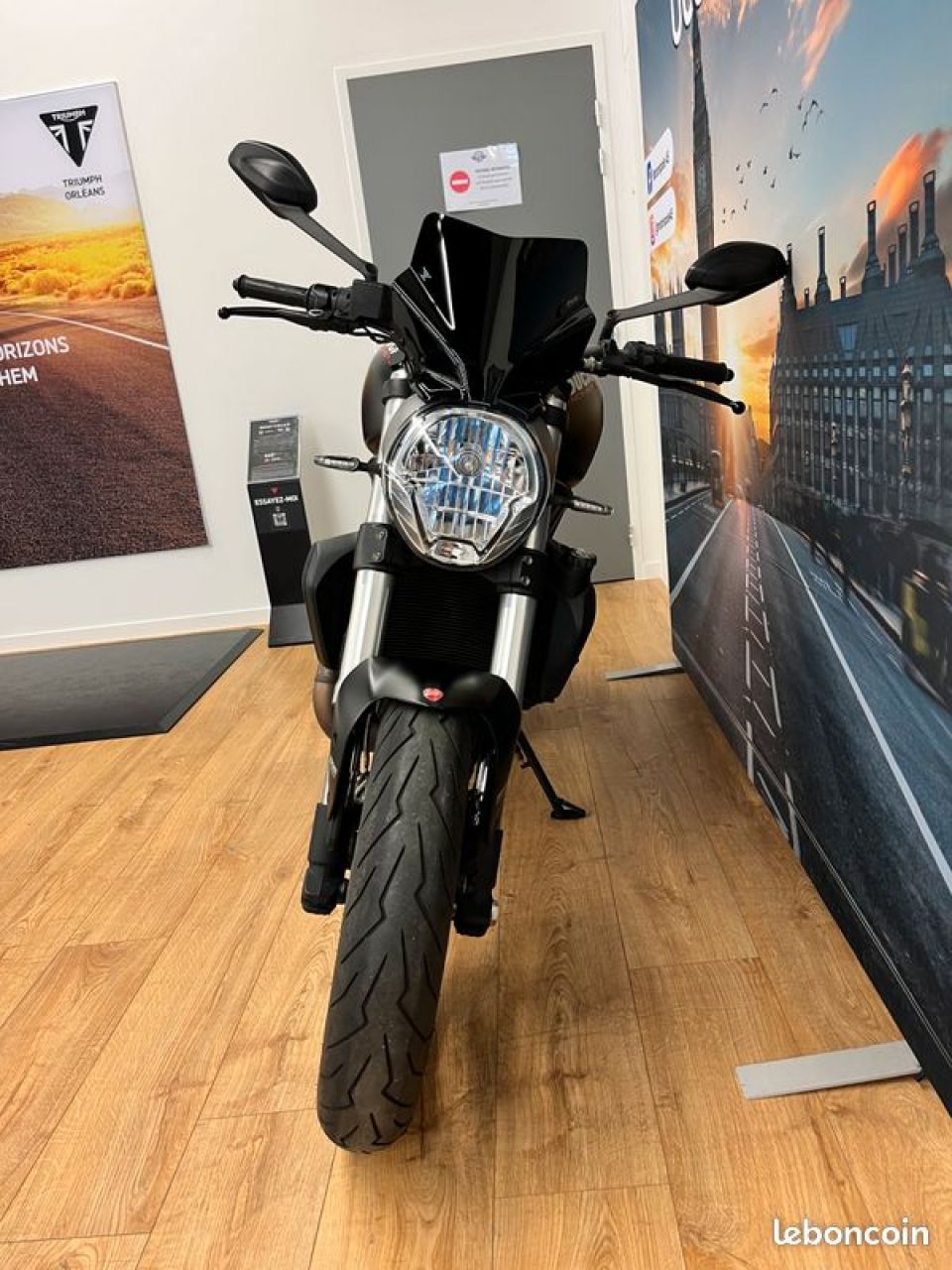 DUCATI MONSTER 821 4