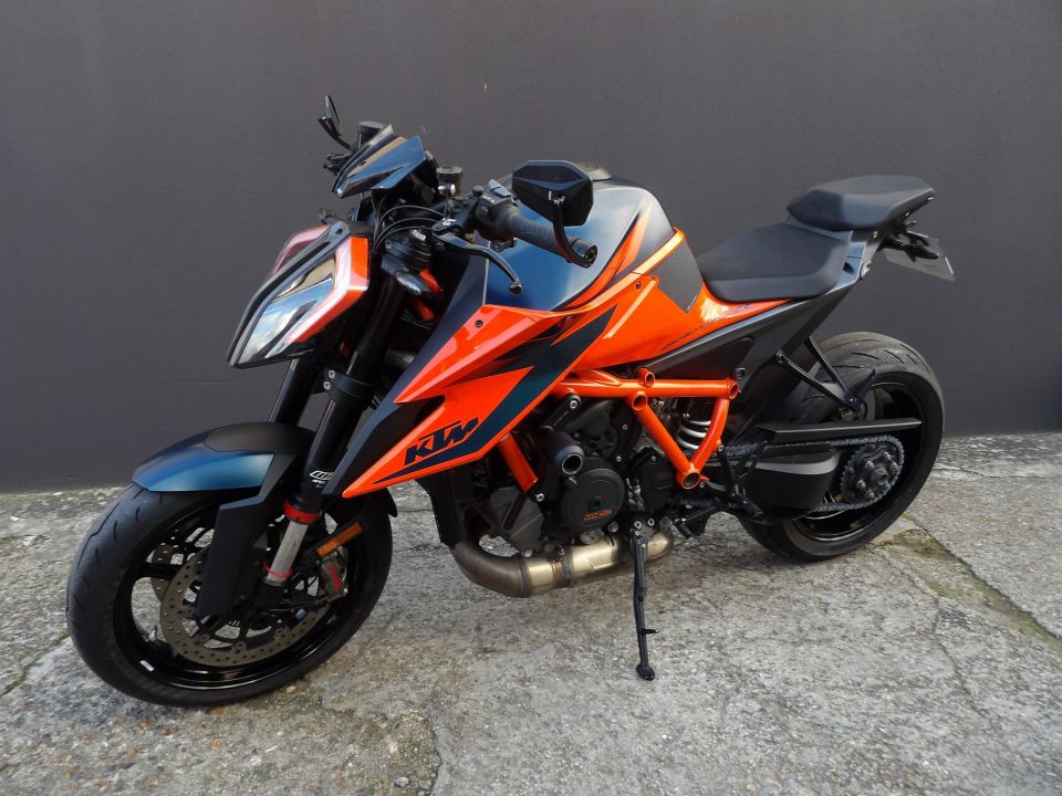 KTM 1290 SUPER DUKE R 6