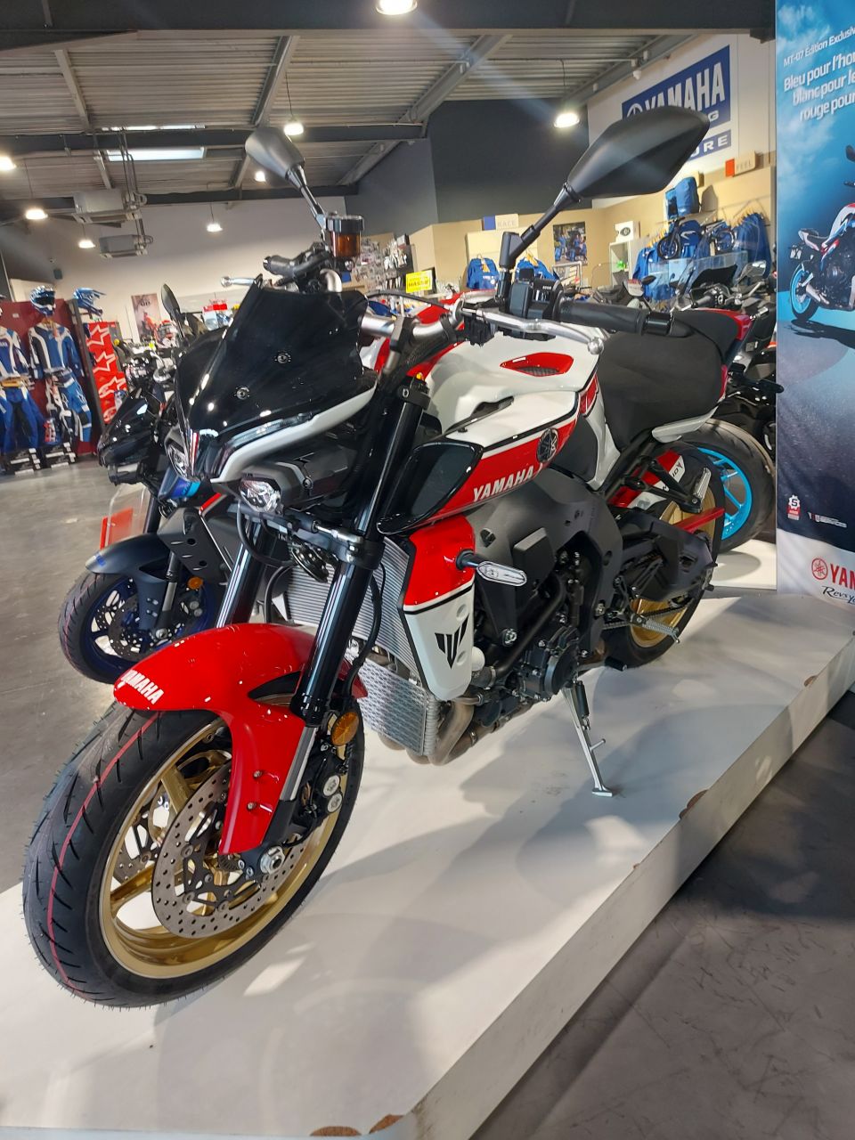 YAMAHA MT-10 9
