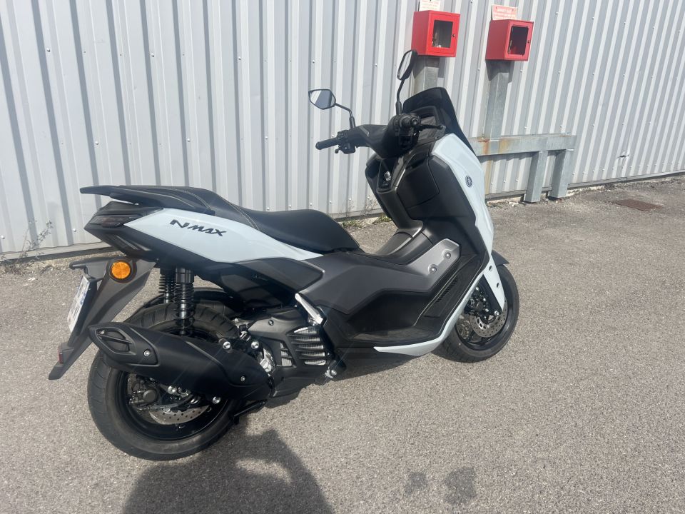 YAMAHA NMAX 125 TECH MAX 8