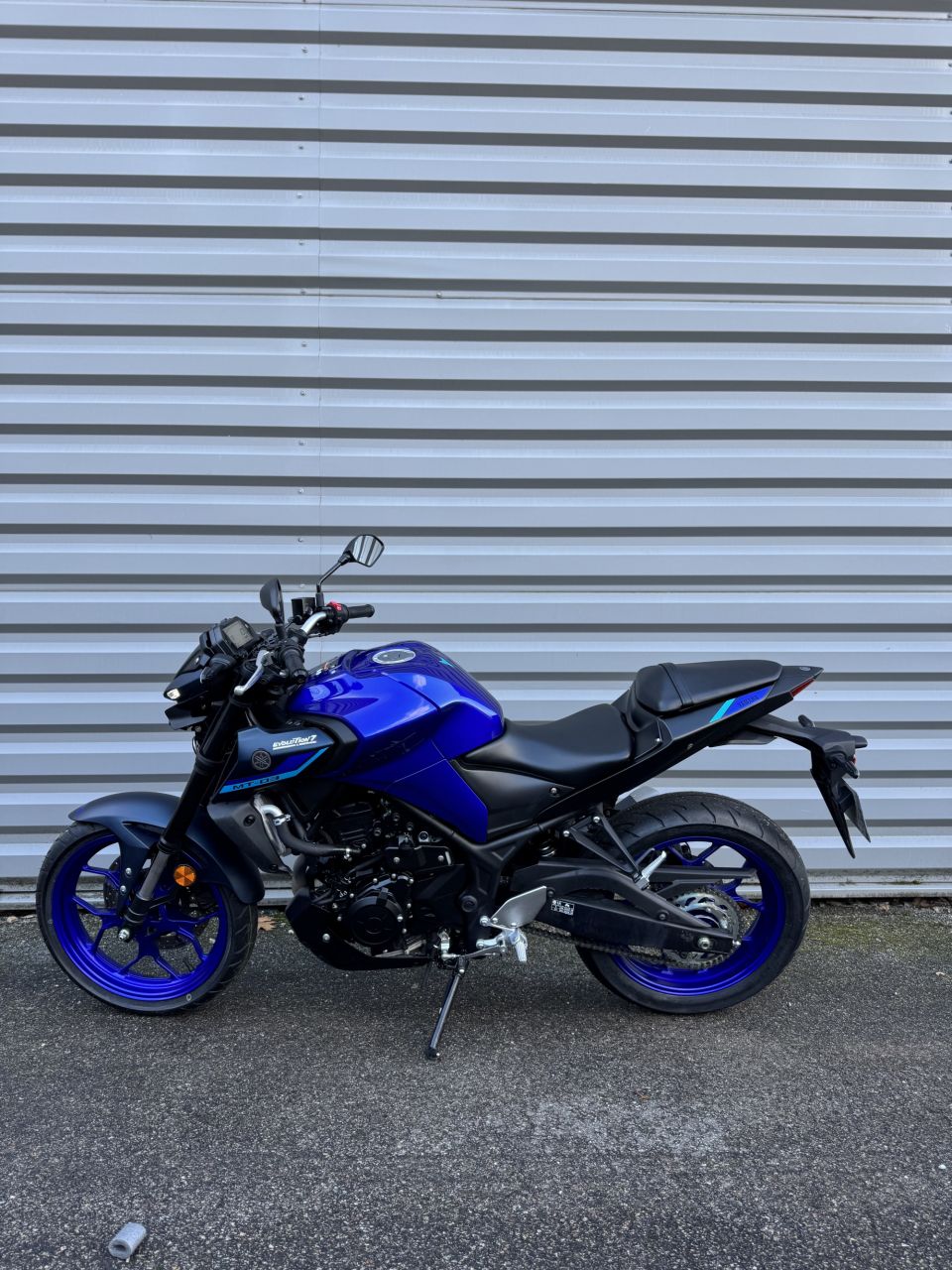 YAMAHA MT-03 4