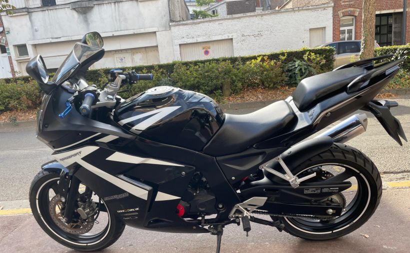 DAELIM ROADSPORT 4