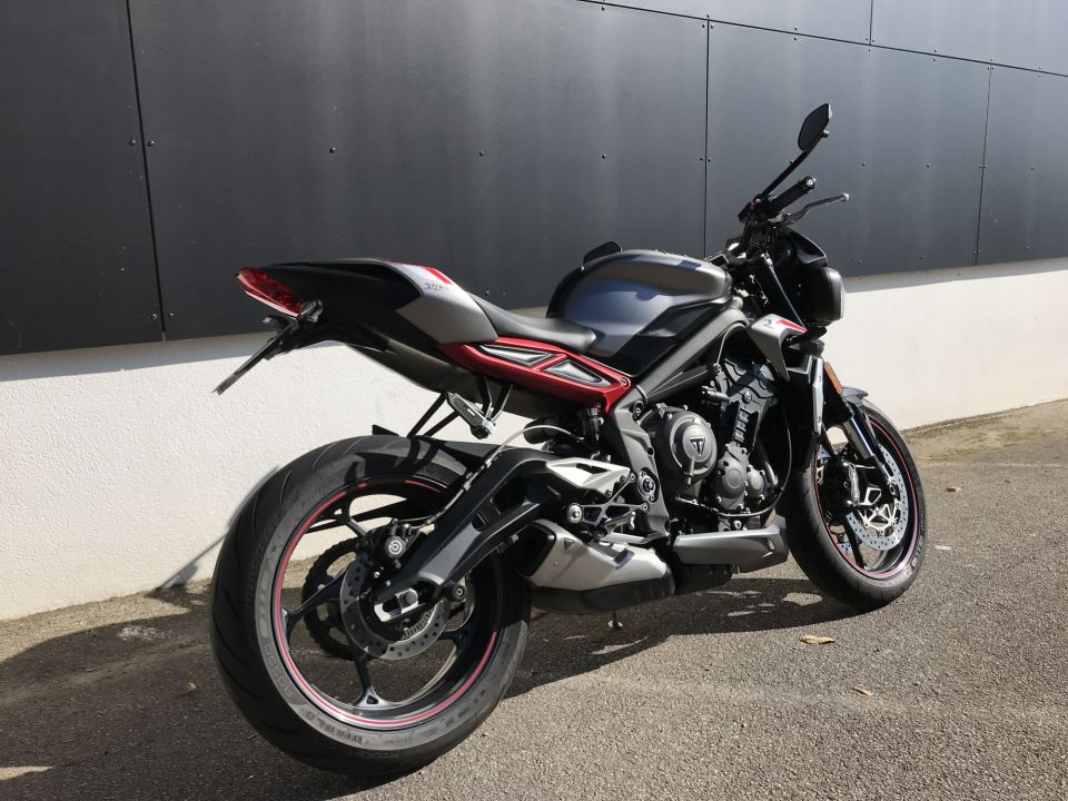 TRIUMPH STREET TRIPLE 675 R 4