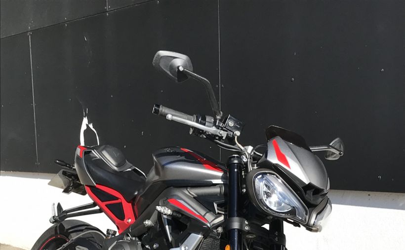 TRIUMPH STREET TRIPLE 675 R 8