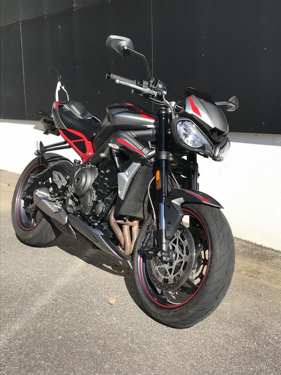 TRIUMPH STREET TRIPLE 675 R 8