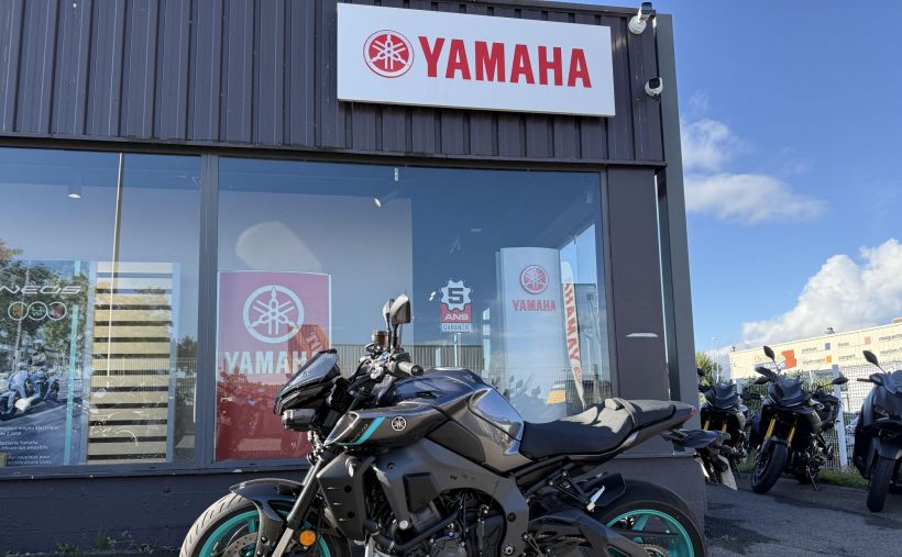 YAMAHA MT-10 3