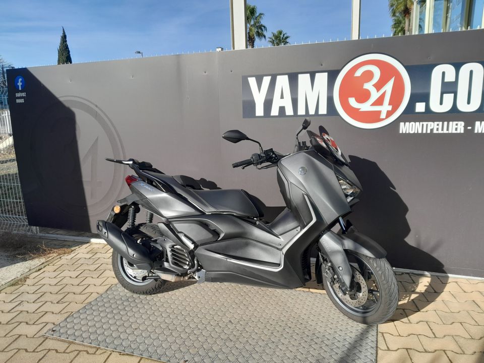 YAMAHA XMAX 125 3