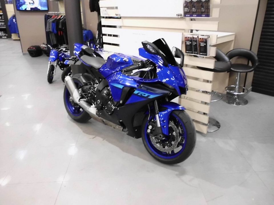 YAMAHA YZF 1000 R1 1
