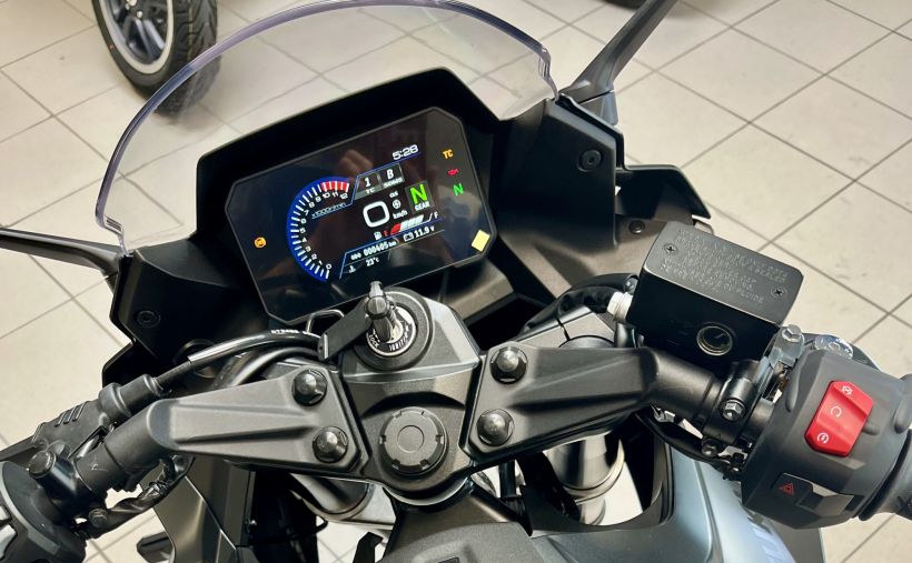 SUZUKI GSX-8R 3