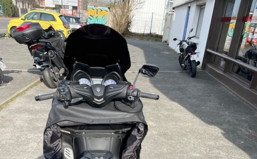 YAMAHA XP T-MAX 560 2