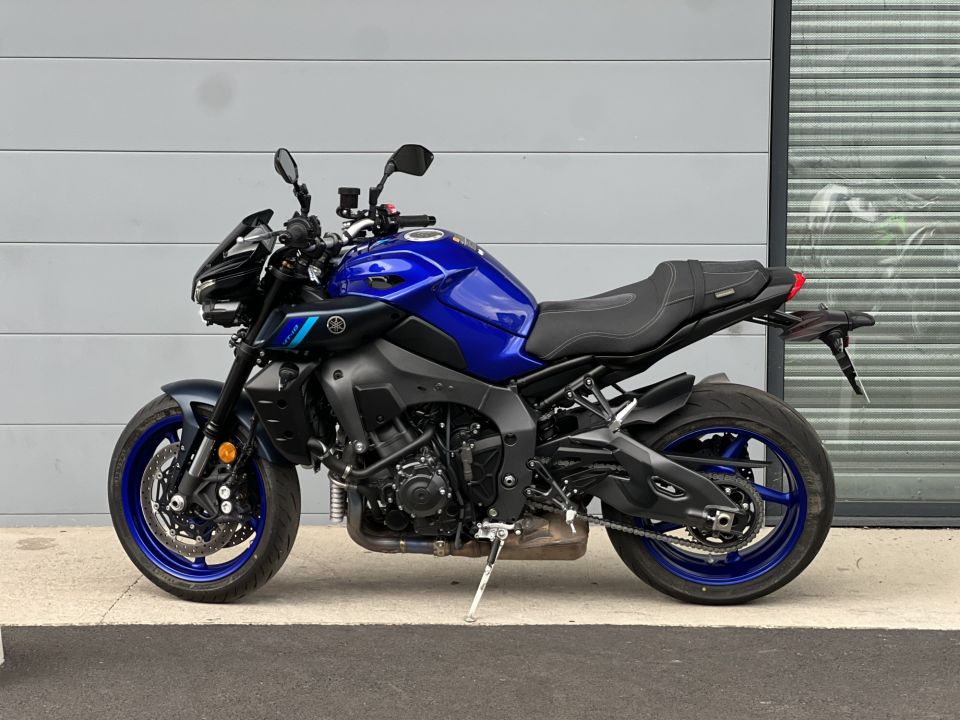 YAMAHA MT-10 3