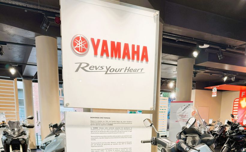 YAMAHA XMAX 300 TECH MAX + 2