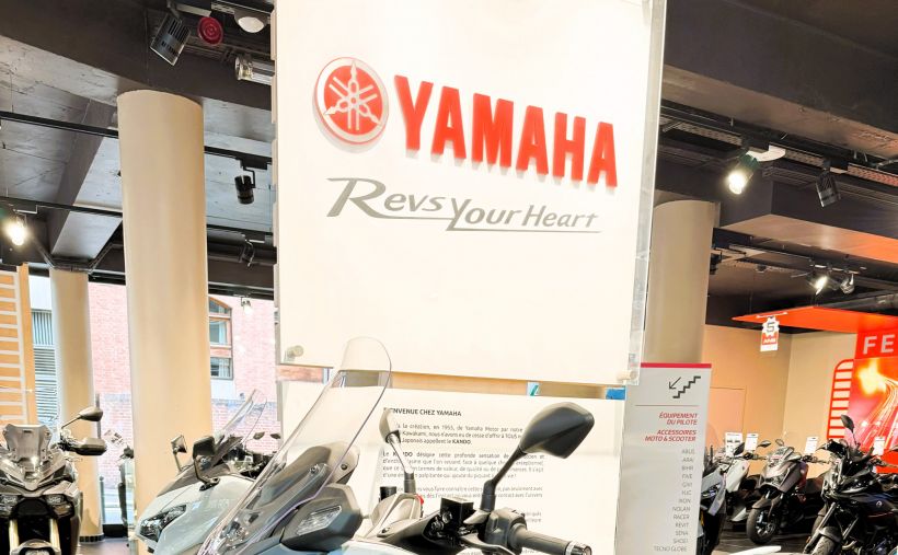 YAMAHA XMAX 300 TECH MAX + 3