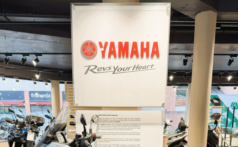 YAMAHA XMAX 300 TECH MAX + 4