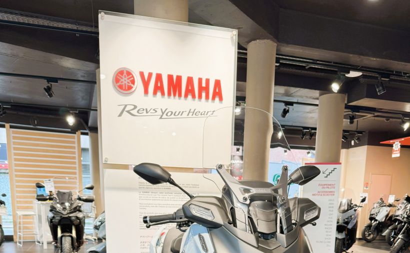 YAMAHA XMAX 300 TECH MAX + 6