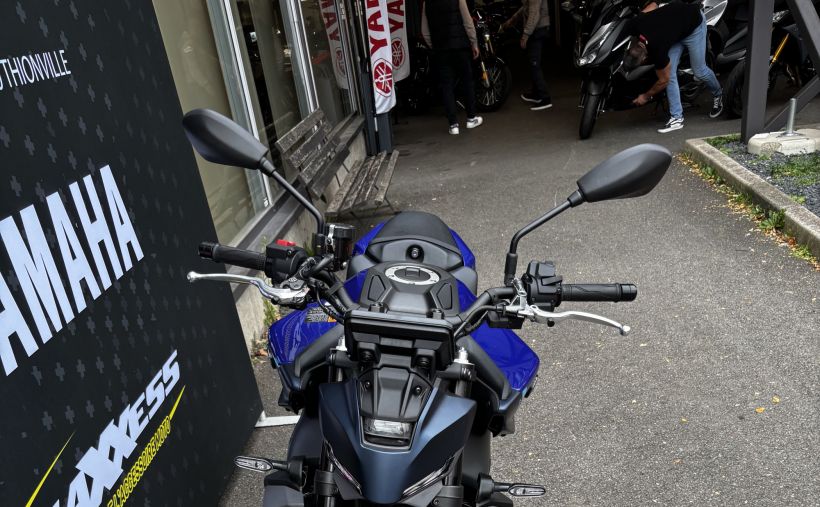 YAMAHA MT-09 4