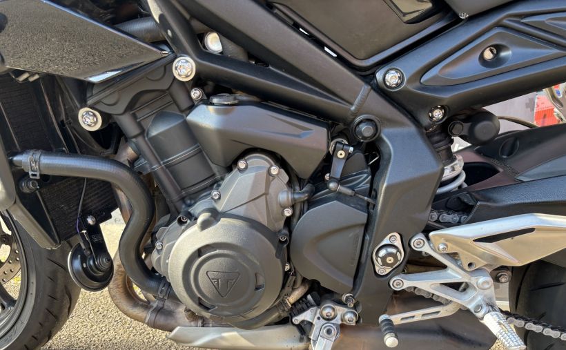 TRIUMPH STREET TRIPLE 765 S  2