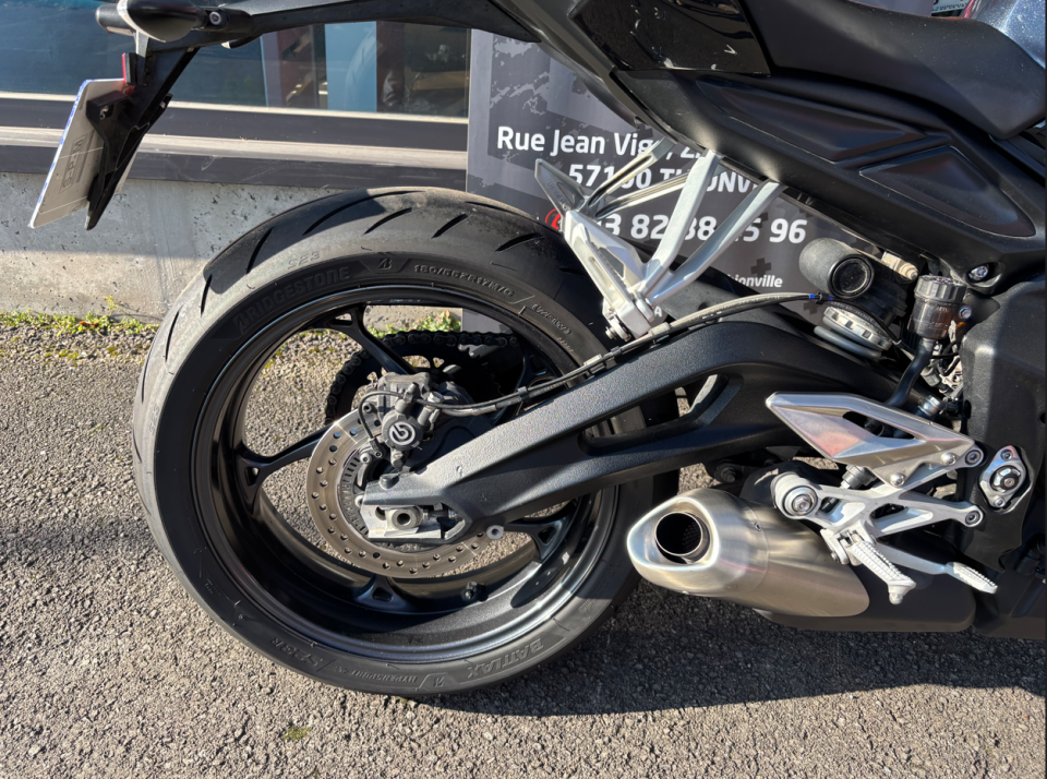 TRIUMPH STREET TRIPLE 765 S  3