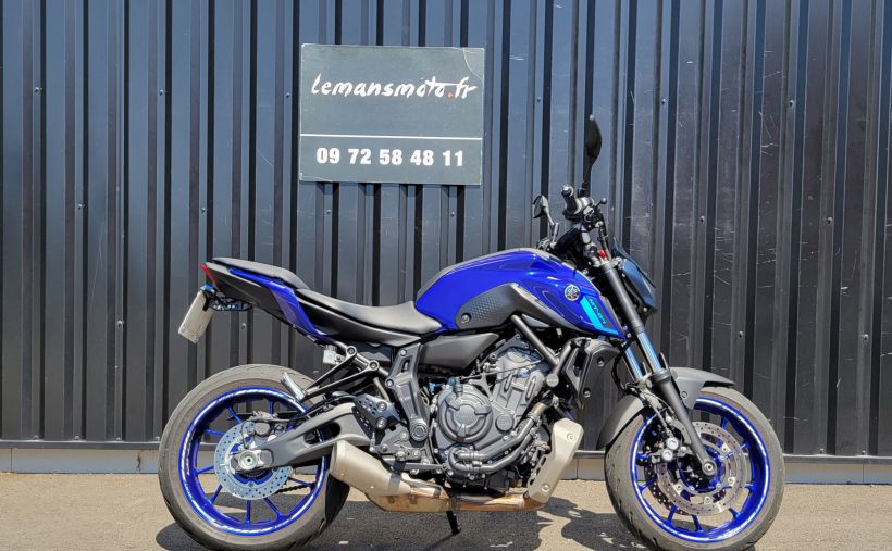 YAMAHA MT-07 4