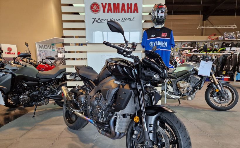 YAMAHA MT-10 0