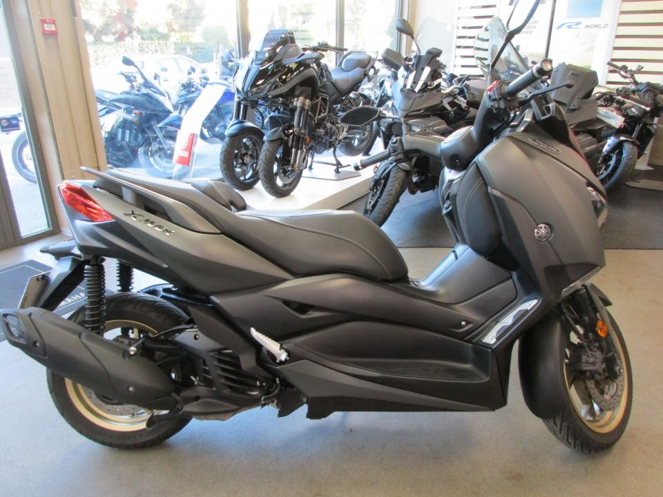 YAMAHA XMAX 125 TECH MAX 0