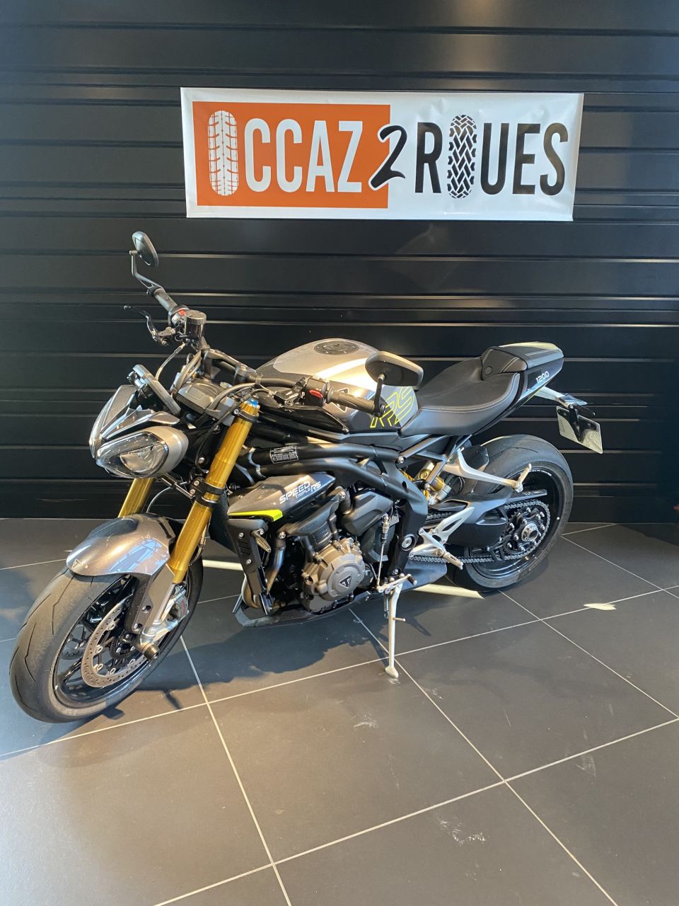 TRIUMPH SPEED TRIPLE 1200 RS 3