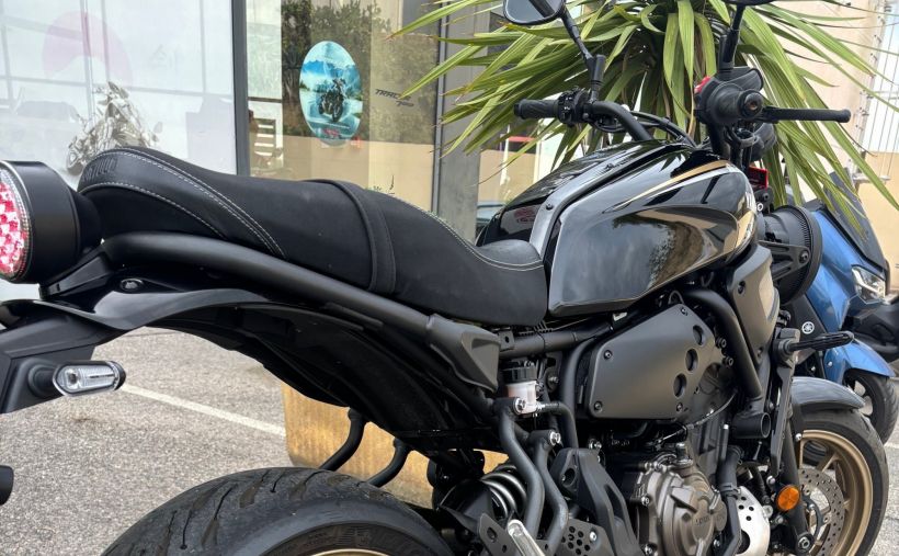 YAMAHA XSR 700 2