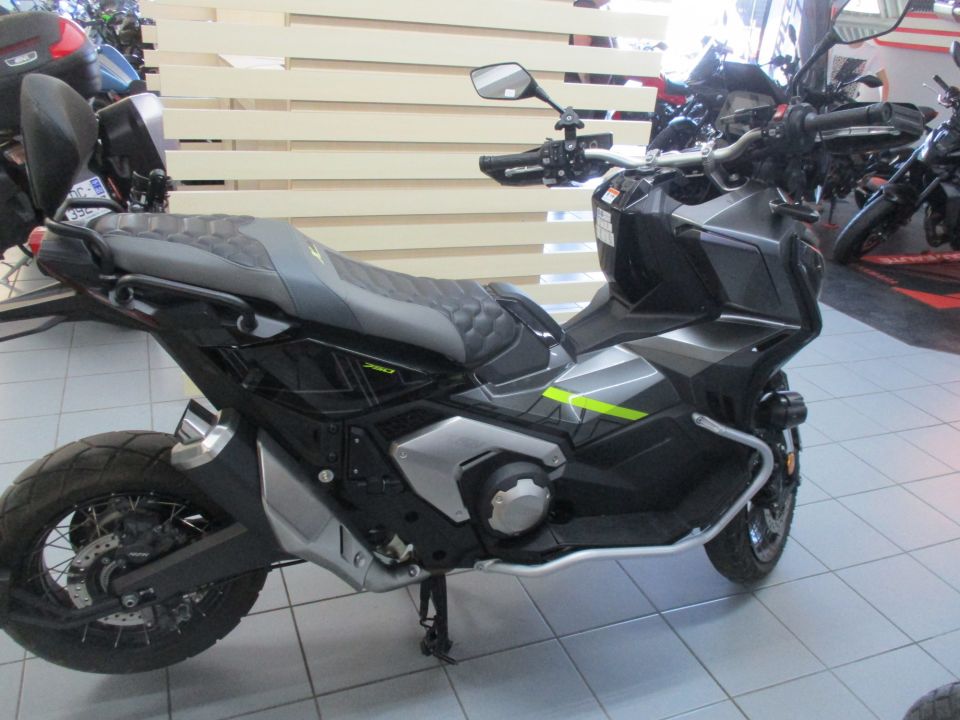 HONDA X-ADV 10
