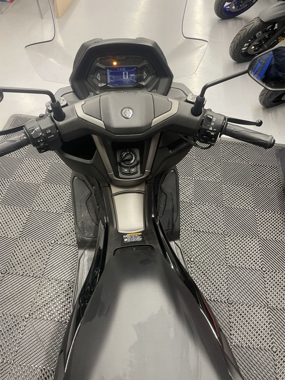 YAMAHA NMAX 125 3