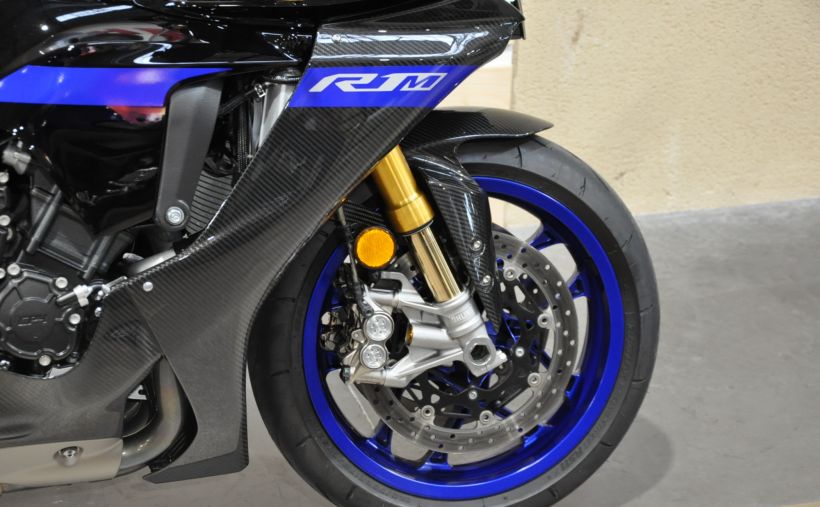 YAMAHA YZF 1000 R1 M 9