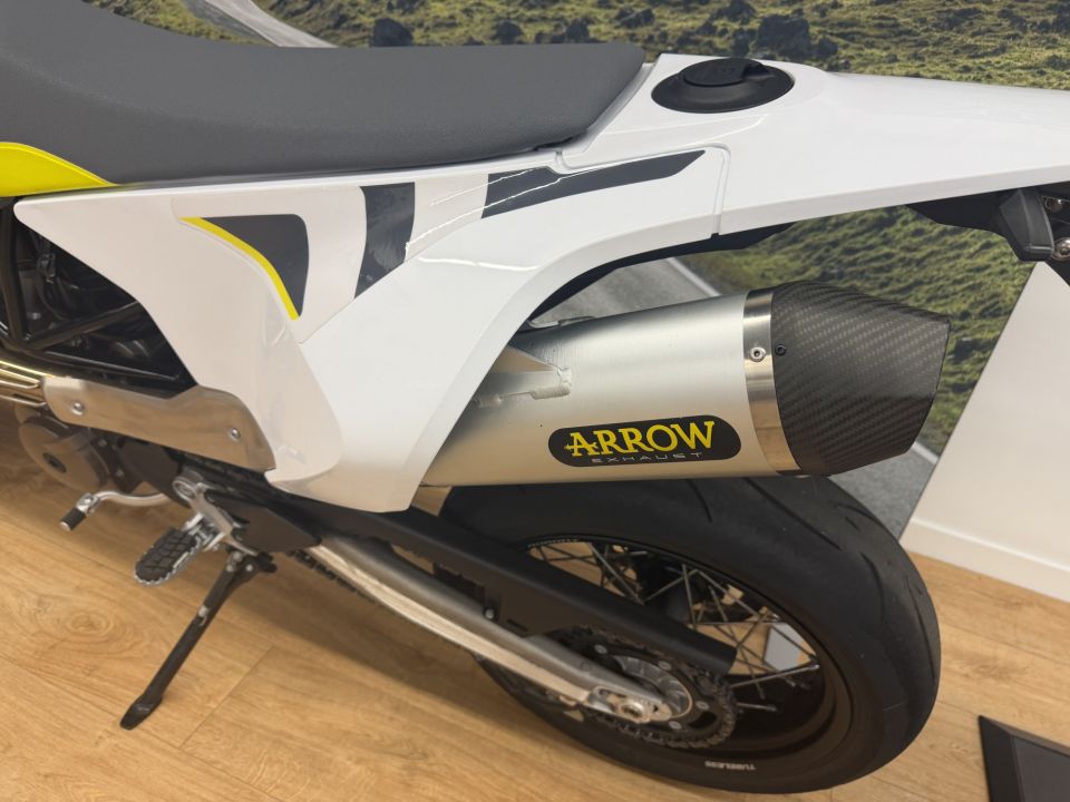 HUSQVARNA 701 SUPERMOTO 6