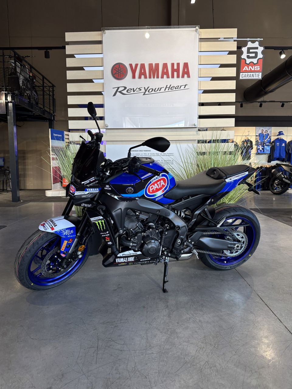 YAMAHA MT-09 3