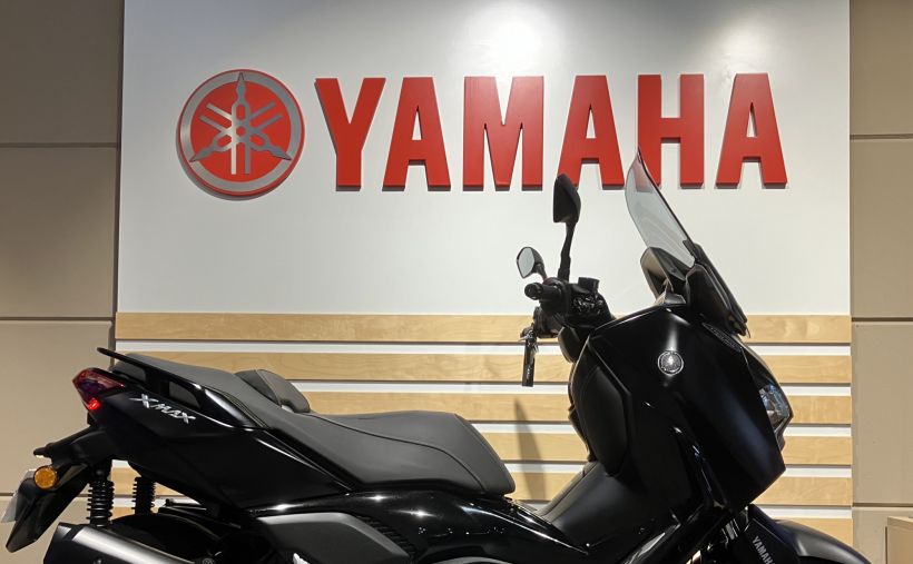 YAMAHA XMAX 300 Tech Max 1