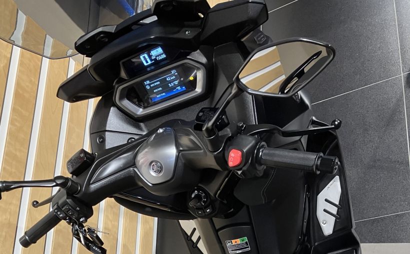 YAMAHA XMAX 300 Tech Max 4