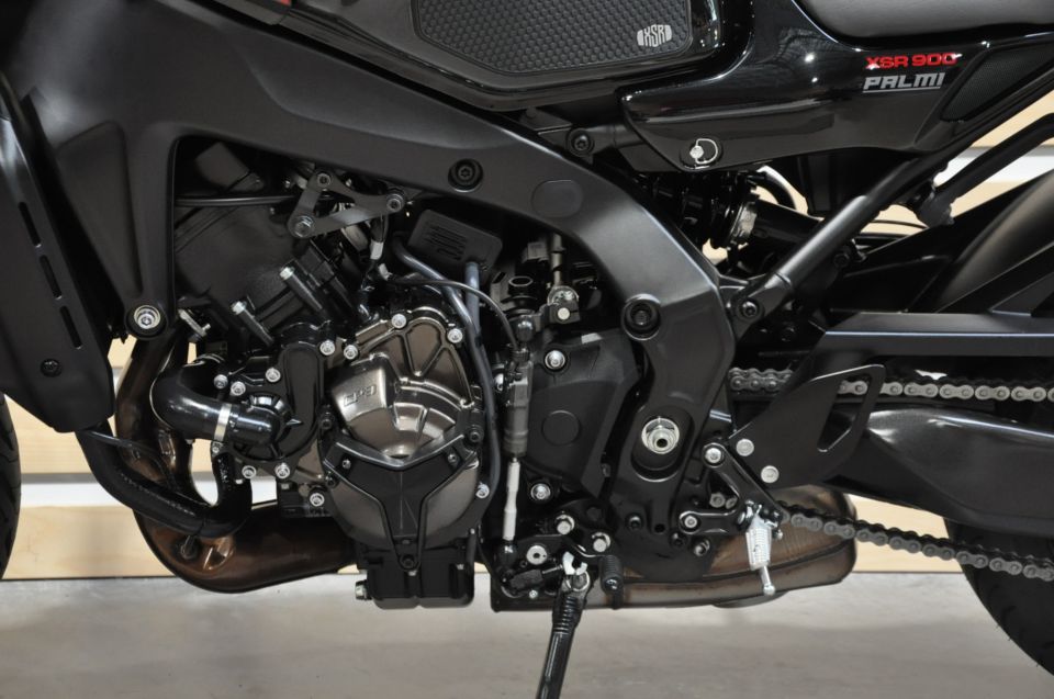 YAMAHA XSR 900 6