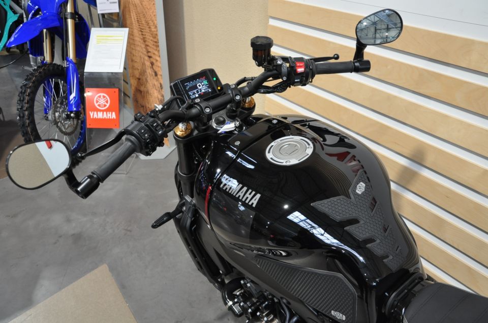 YAMAHA XSR 900 11