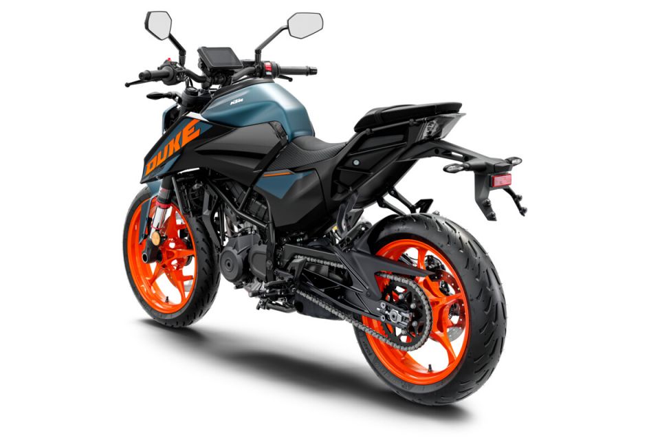 KTM 125 DUKE ABS 32